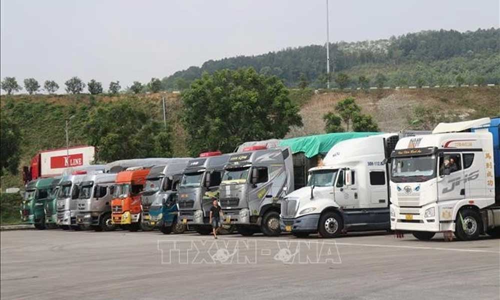 Goods trade via Lao Cai border gates surges to 240 million USD in May